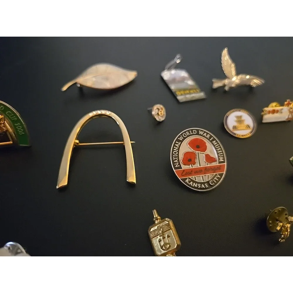 Vintage large lot of 26 Lapel‎ Hat Pins Pendants Brooches
